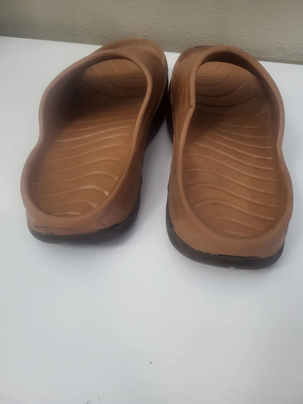 Kauilu Mens Unisex Recovery Sandals Tan color Size 8